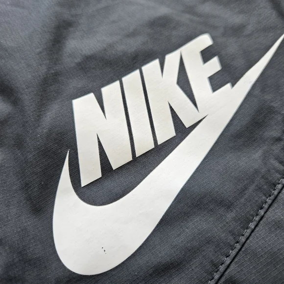 Nike • Windbreaker - Picture 8 of 8